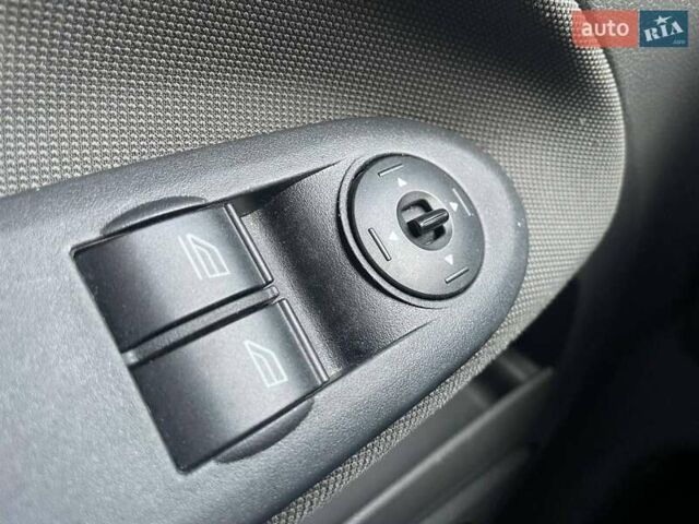 Черный Форд Си-Макс, объемом двигателя 1.8 л и пробегом 195 тыс. км за 5790 $, фото 15 на Automoto.ua