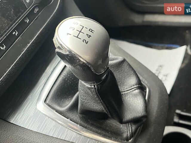 Черный Форд Си-Макс, объемом двигателя 1.56 л и пробегом 251 тыс. км за 5700 $, фото 15 на Automoto.ua