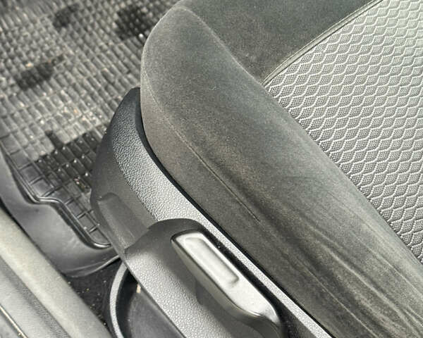 Черный Форд Си-Макс, объемом двигателя 2 л и пробегом 220 тыс. км за 5450 $, фото 5 на Automoto.ua