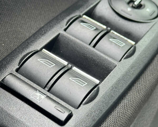 Черный Форд Си-Макс, объемом двигателя 2 л и пробегом 220 тыс. км за 5450 $, фото 75 на Automoto.ua