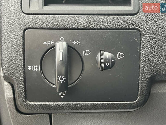 Черный Форд Си-Макс, объемом двигателя 1.56 л и пробегом 251 тыс. км за 5700 $, фото 13 на Automoto.ua