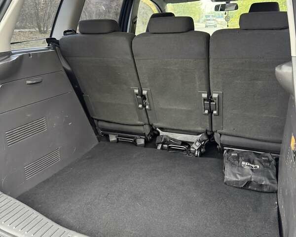 Форд Сі-Макс 2008 у Києві на Automoto.ua Чорний Форд Сі-Макс, об'ємом двигуна 1.8 л та пробігом 193 тис. км за 5700 $, фото 19 на Automoto.ua