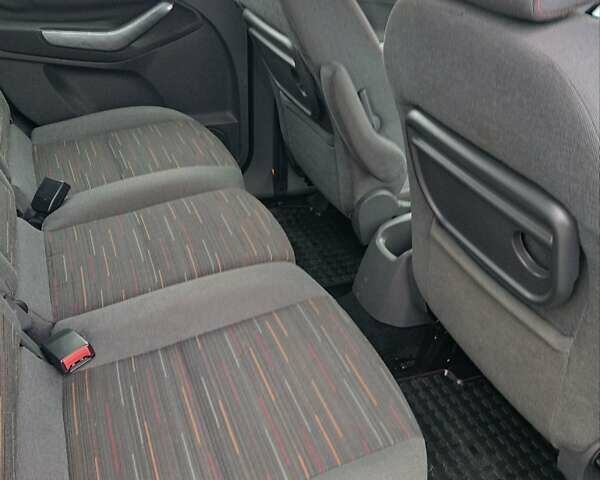 Черный Форд Си-Макс, объемом двигателя 1.6 л и пробегом 250 тыс. км за 5600 $, фото 13 на Automoto.ua