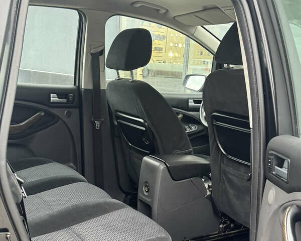 Черный Форд Си-Макс, объемом двигателя 2 л и пробегом 220 тыс. км за 5450 $, фото 64 на Automoto.ua