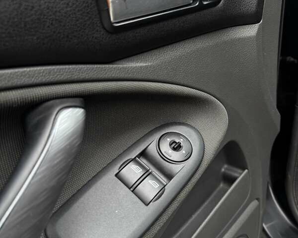 Форд Сі-Макс 2008 у Києві на Automoto.ua Чорний Форд Сі-Макс, об'ємом двигуна 1.8 л та пробігом 193 тис. км за 5700 $, фото 14 на Automoto.ua