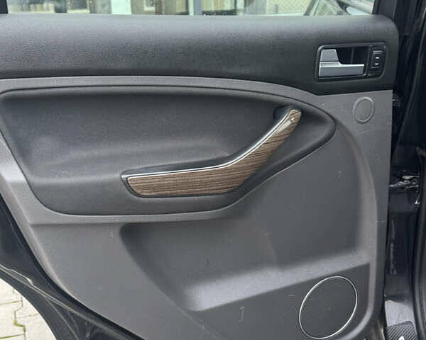 Черный Форд Си-Макс, объемом двигателя 2 л и пробегом 220 тыс. км за 5450 $, фото 61 на Automoto.ua