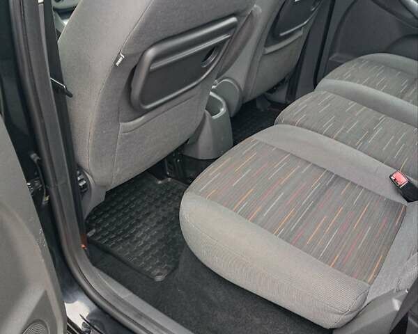 Черный Форд Си-Макс, объемом двигателя 1.6 л и пробегом 250 тыс. км за 5600 $, фото 12 на Automoto.ua