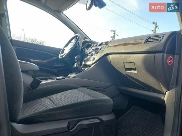 Черный Форд Си-Макс, объемом двигателя 1.8 л и пробегом 246 тыс. км за 5450 $, фото 20 на Automoto.ua