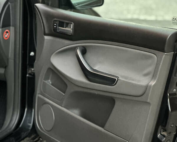 Черный Форд Си-Макс, объемом двигателя 1.8 л и пробегом 282 тыс. км за 4899 $, фото 13 на Automoto.ua