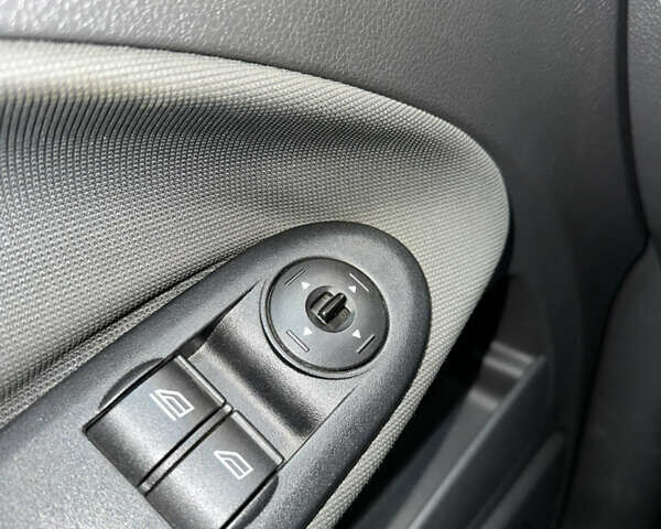 Черный Форд Си-Макс, объемом двигателя 1.8 л и пробегом 282 тыс. км за 4899 $, фото 22 на Automoto.ua