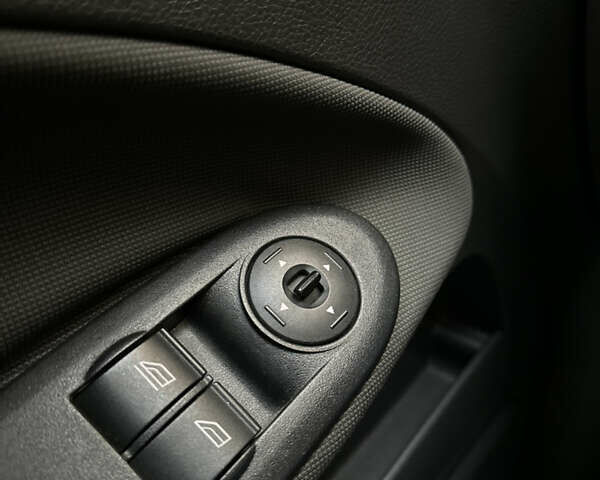 Черный Форд Си-Макс, объемом двигателя 1.8 л и пробегом 282 тыс. км за 4899 $, фото 23 на Automoto.ua