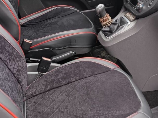 Черный Форд Си-Макс, объемом двигателя 1.6 л и пробегом 189 тыс. км за 6600 $, фото 6 на Automoto.ua