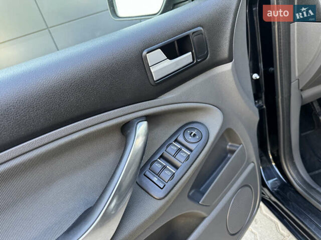 Чорний Форд Сі-Макс, об'ємом двигуна 1.6 л та пробігом 227 тис. км за 6499 $, фото 46 на Automoto.ua