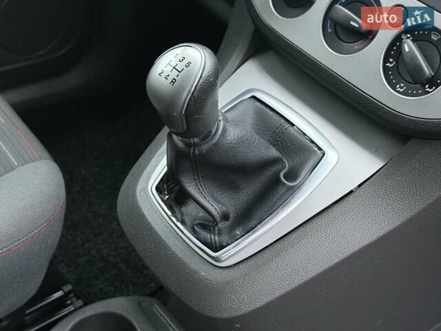 Черный Форд Си-Макс, объемом двигателя 1.6 л и пробегом 234 тыс. км за 5750 $, фото 39 на Automoto.ua