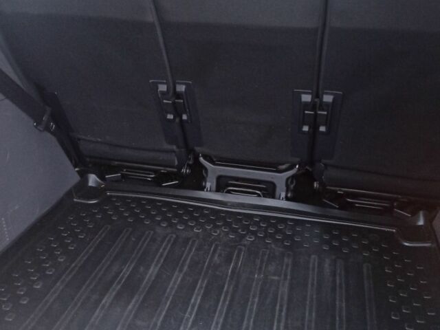 Черный Форд Си-Макс, объемом двигателя 1.6 л и пробегом 189 тыс. км за 6600 $, фото 13 на Automoto.ua