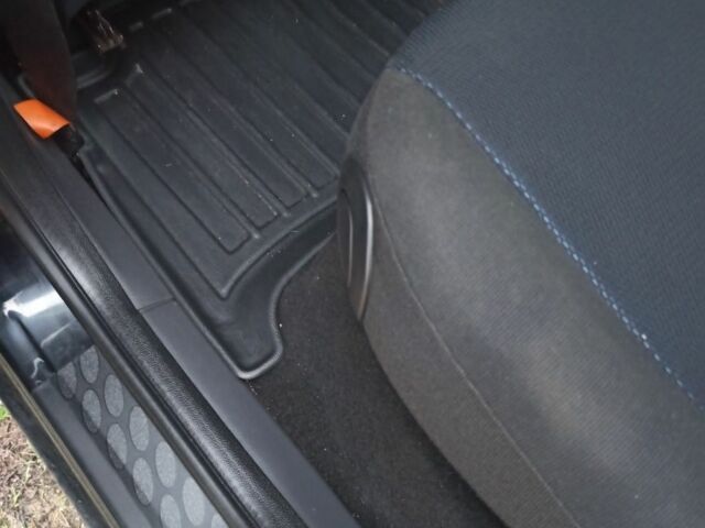 Черный Форд Си-Макс, объемом двигателя 1.6 л и пробегом 189 тыс. км за 6600 $, фото 11 на Automoto.ua