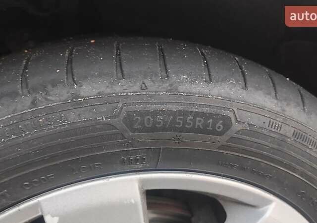 Черный Форд Си-Макс, объемом двигателя 1.6 л и пробегом 277 тыс. км за 5500 $, фото 14 на Automoto.ua