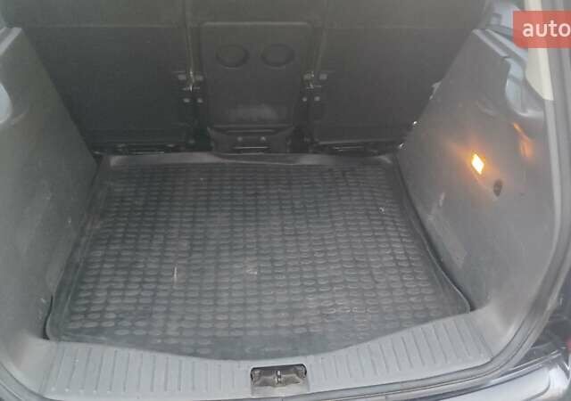 Черный Форд Си-Макс, объемом двигателя 1.6 л и пробегом 277 тыс. км за 5500 $, фото 22 на Automoto.ua