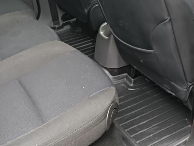 Черный Форд Си-Макс, объемом двигателя 1.6 л и пробегом 189 тыс. км за 6600 $, фото 5 на Automoto.ua