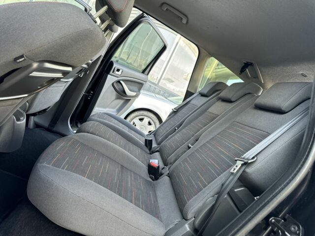 Черный Форд Си-Макс, объемом двигателя 1.6 л и пробегом 227 тыс. км за 6699 $, фото 5 на Automoto.ua