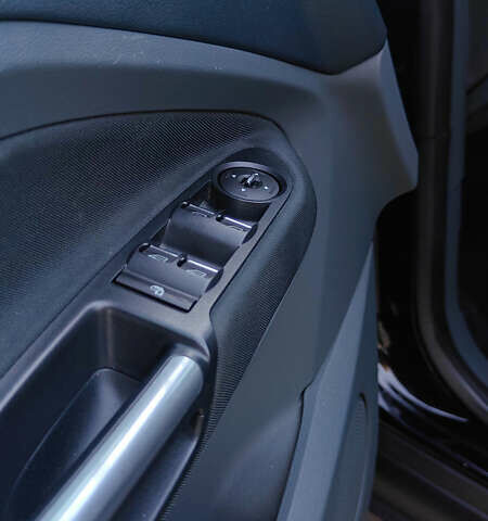 Чорний Форд Сі-Макс, об'ємом двигуна 2 л та пробігом 243 тис. км за 8850 $, фото 18 на Automoto.ua