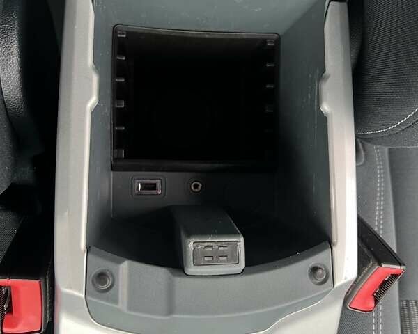 Чорний Форд Сі-Макс, об'ємом двигуна 1.6 л та пробігом 228 тис. км за 7998 $, фото 16 на Automoto.ua