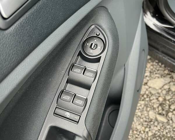 Чорний Форд Сі-Макс, об'ємом двигуна 1.6 л та пробігом 228 тис. км за 7998 $, фото 23 на Automoto.ua