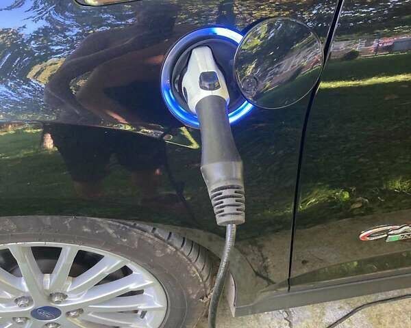 Черный Форд Си-Макс, объемом двигателя 2 л и пробегом 290 тыс. км за 7300 $, фото 1 на Automoto.ua