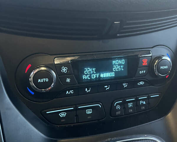 Черный Форд Си-Макс, объемом двигателя 1.6 л и пробегом 400 тыс. км за 7500 $, фото 7 на Automoto.ua