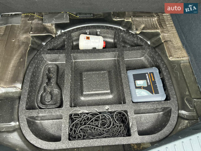 Черный Форд Си-Макс, объемом двигателя 1.6 л и пробегом 229 тыс. км за 7900 $, фото 57 на Automoto.ua