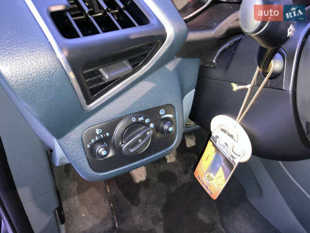 Черный Форд Си-Макс, объемом двигателя 1.65 л и пробегом 230 тыс. км за 8700 $, фото 12 на Automoto.ua