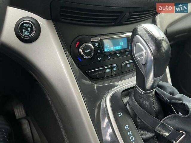 Черный Форд Си-Макс, объемом двигателя 2 л и пробегом 125 тыс. км за 9999 $, фото 8 на Automoto.ua