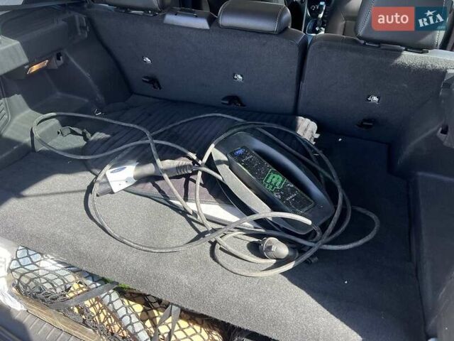 Черный Форд Си-Макс, объемом двигателя 2 л и пробегом 125 тыс. км за 9999 $, фото 21 на Automoto.ua
