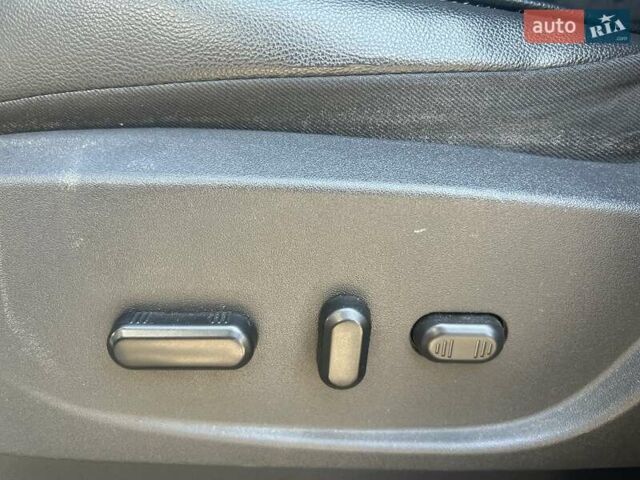 Черный Форд Си-Макс, объемом двигателя 2 л и пробегом 125 тыс. км за 9999 $, фото 15 на Automoto.ua