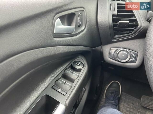 Черный Форд Си-Макс, объемом двигателя 2 л и пробегом 125 тыс. км за 9999 $, фото 27 на Automoto.ua