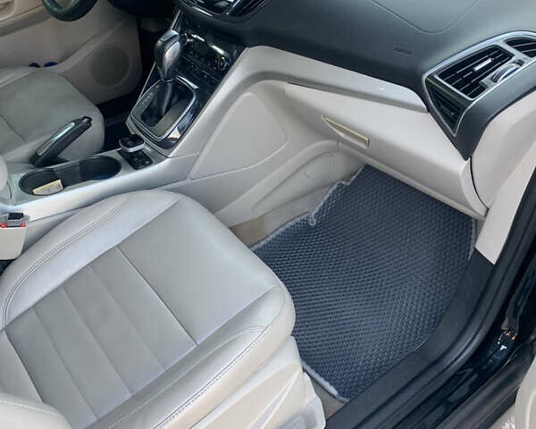 Черный Форд Си-Макс, объемом двигателя 2 л и пробегом 171 тыс. км за 10200 $, фото 18 на Automoto.ua