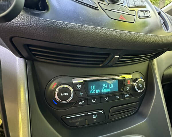 Черный Форд Си-Макс, объемом двигателя 2 л и пробегом 228 тыс. км за 7800 $, фото 16 на Automoto.ua