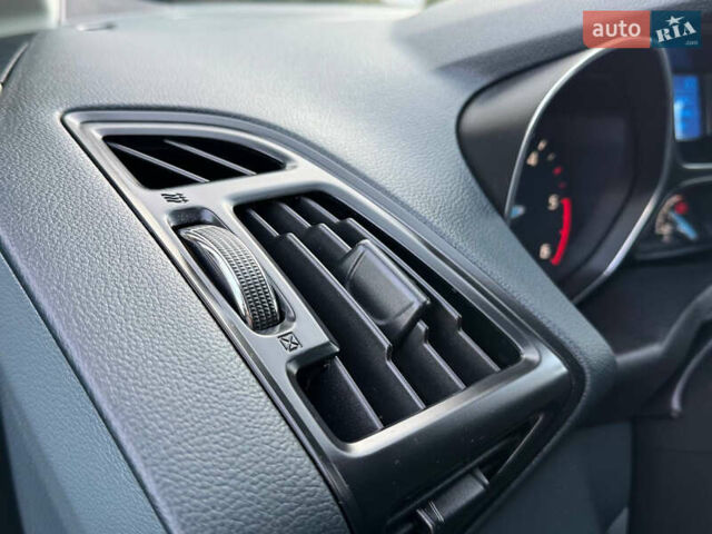 Черный Форд Си-Макс, объемом двигателя 1.6 л и пробегом 232 тыс. км за 8199 $, фото 57 на Automoto.ua