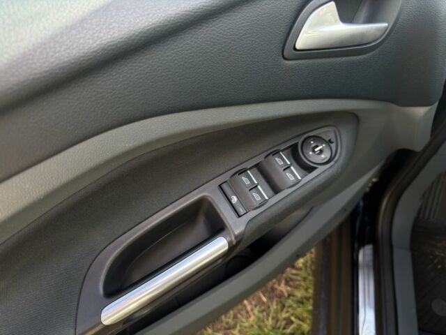 Черный Форд Си-Макс, объемом двигателя 2 л и пробегом 177 тыс. км за 9700 $, фото 9 на Automoto.ua