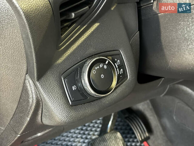 Черный Форд Си-Макс, объемом двигателя 2 л и пробегом 188 тыс. км за 9900 $, фото 21 на Automoto.ua