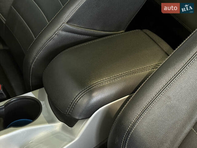 Черный Форд Си-Макс, объемом двигателя 2 л и пробегом 188 тыс. км за 9900 $, фото 22 на Automoto.ua