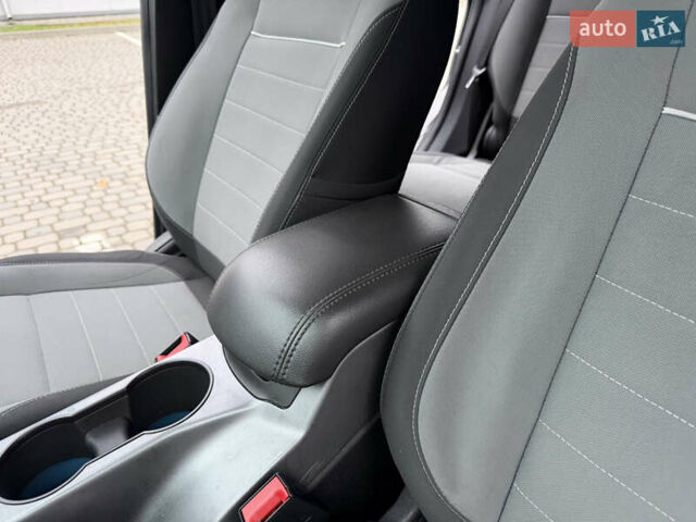 Черный Форд Си-Макс, объемом двигателя 2 л и пробегом 154 тыс. км за 11450 $, фото 43 на Automoto.ua