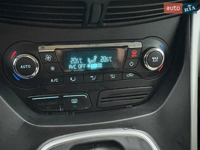 Черный Форд Си-Макс, объемом двигателя 2 л и пробегом 199 тыс. км за 10700 $, фото 19 на Automoto.ua