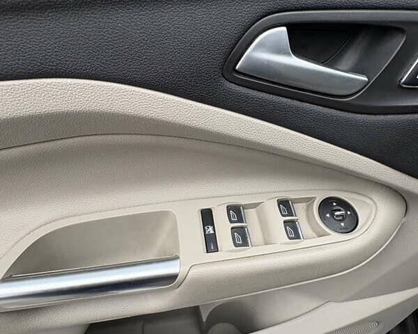 Черный Форд Си-Макс, объемом двигателя 2 л и пробегом 199 тыс. км за 10700 $, фото 10 на Automoto.ua