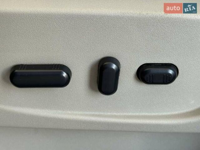 Черный Форд Си-Макс, объемом двигателя 2 л и пробегом 180 тыс. км за 10500 $, фото 15 на Automoto.ua