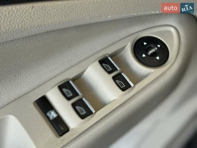 Черный Форд Си-Макс, объемом двигателя 2 л и пробегом 180 тыс. км за 10500 $, фото 16 на Automoto.ua