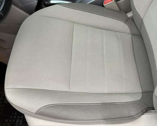 Черный Форд Си-Макс, объемом двигателя 2 л и пробегом 199 тыс. км за 10700 $, фото 12 на Automoto.ua