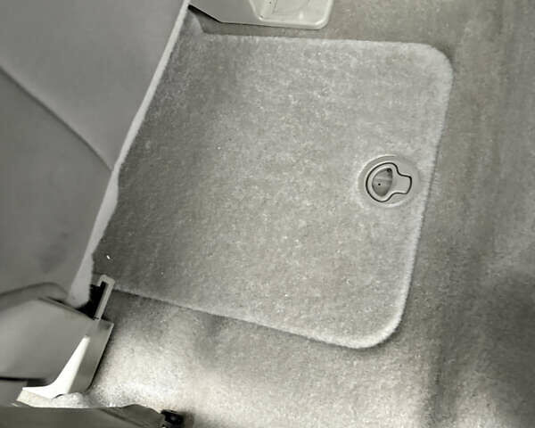 Черный Форд Си-Макс, объемом двигателя 2 л и пробегом 199 тыс. км за 10700 $, фото 17 на Automoto.ua