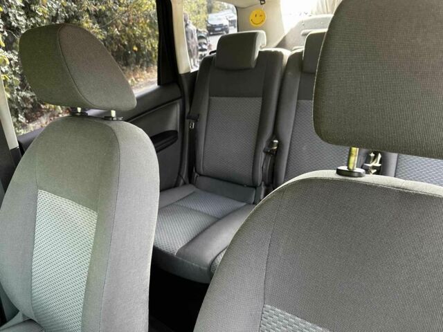 Черный Форд Си-Макс, объемом двигателя 1.8 л и пробегом 250 тыс. км за 4990 $, фото 5 на Automoto.ua