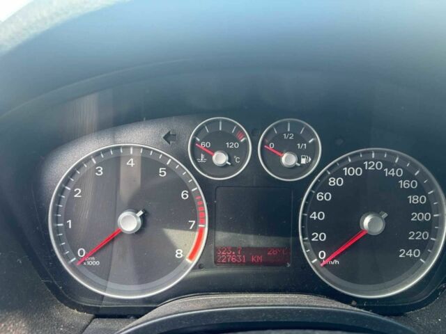 Чорний Форд Сі-Макс, об'ємом двигуна 1.6 л та пробігом 227 тис. км за 3999 $, фото 15 на Automoto.ua